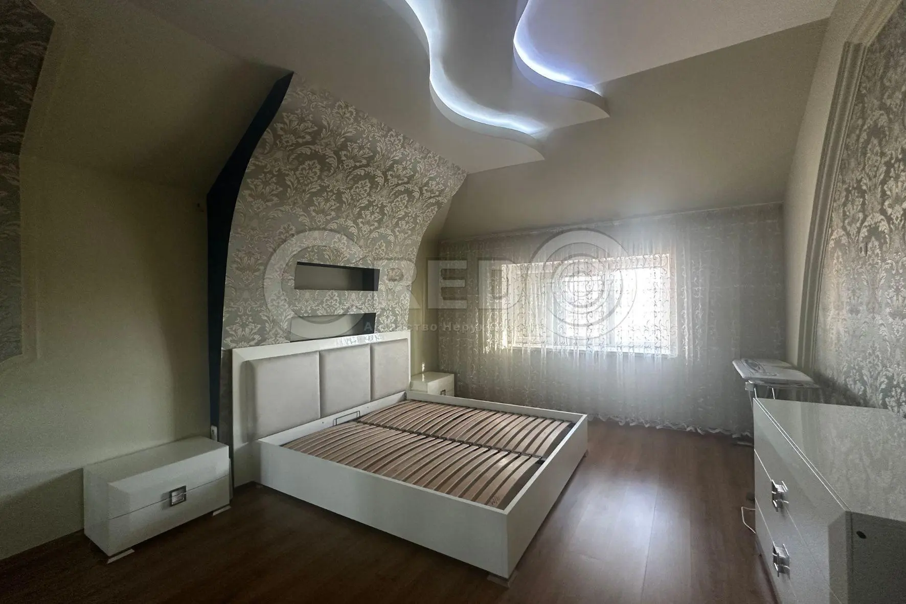 Фото Продаю будинок, 250 кв. м, Українська вул.  Кривий Ріг, ціна: 100000 $, код 5083
