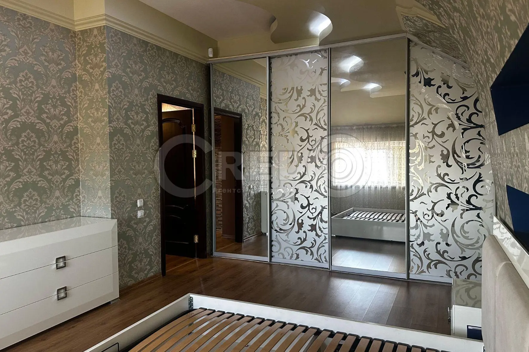 Фото Продаю будинок, 250 кв. м, Українська вул.  Кривий Ріг, ціна: 100000 $, код 5083