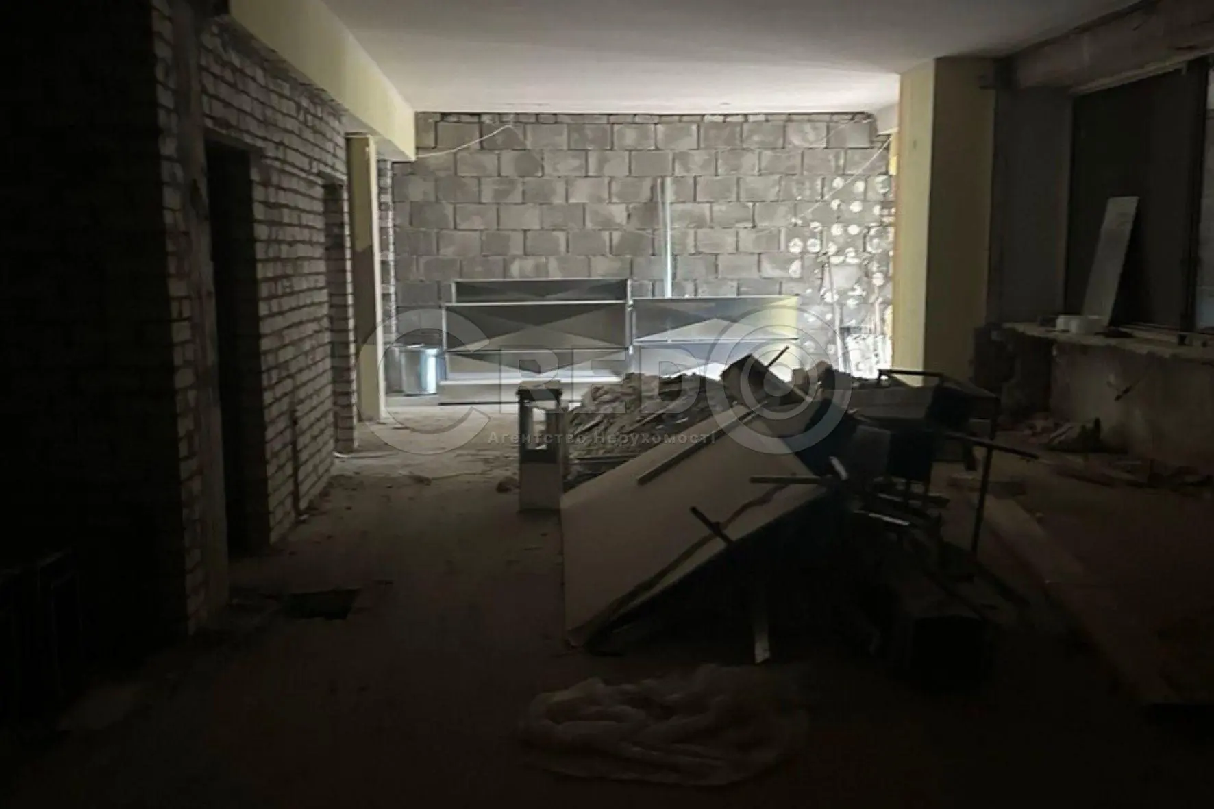 Фото Продаю коммерческую недвижимость, 180 кв. м, Чаривная ул. (Косыгина)  Кривой Рог, цена: 28000 $, код 5084