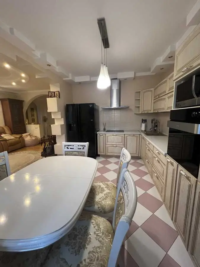 Фото Selling a 4-room apartment, 120 sq.m., Volynska Street  Kyiv, price: 186000 USD, code 5121