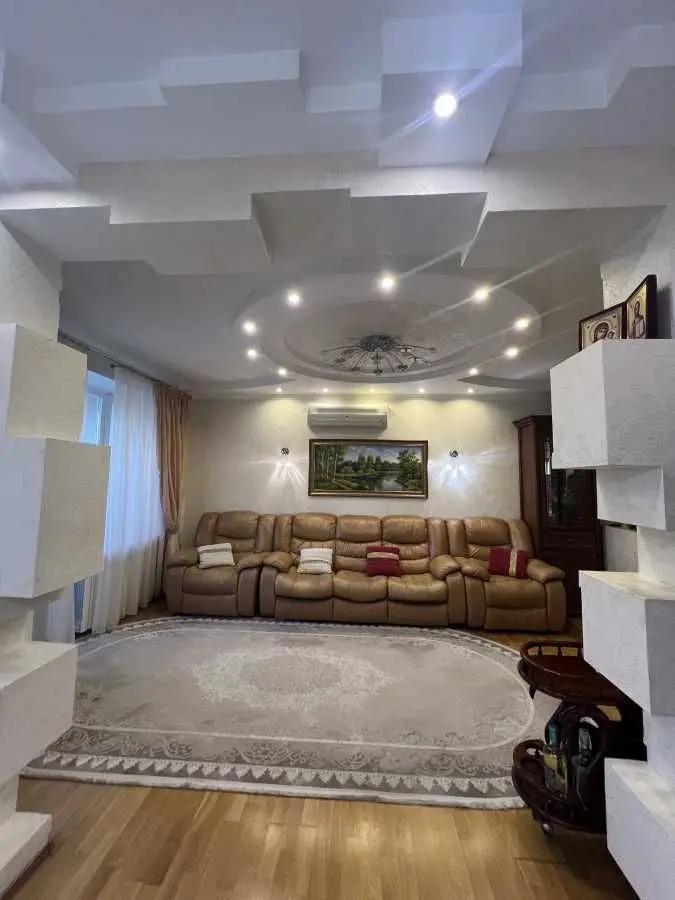 Фото Selling a 4-room apartment, 120 sq.m., Volynska Street  Kyiv, price: 186000 USD, code 5121