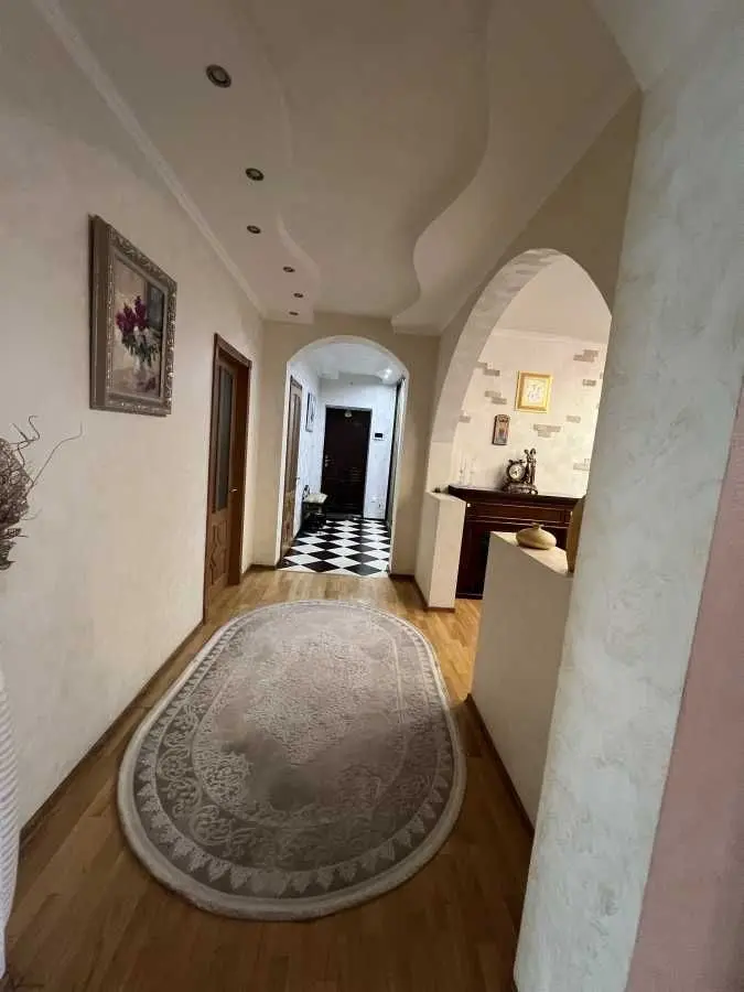 Фото Selling a 4-room apartment, 120 sq.m., Volynska Street  Kyiv, price: 186000 USD, code 5121