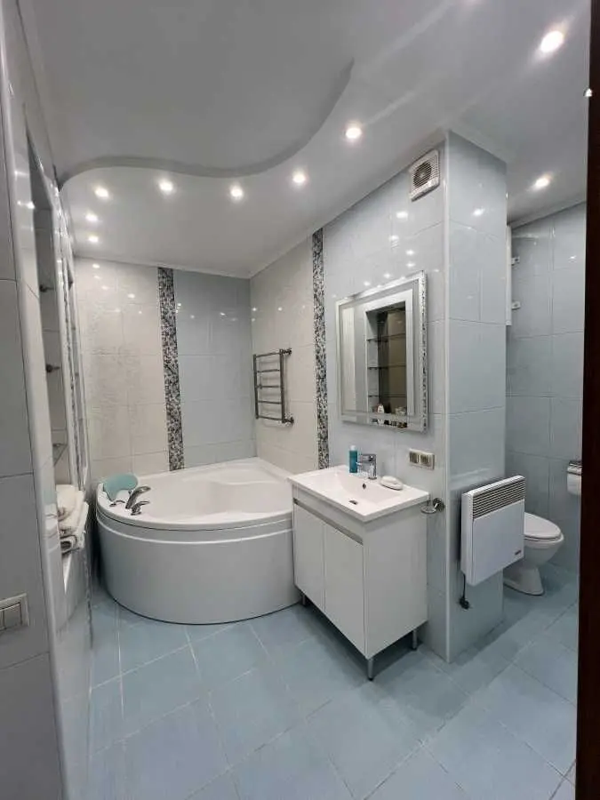 Фото Selling a 4-room apartment, 120 sq.m., Volynska Street  Kyiv, price: 186000 USD, code 5121
