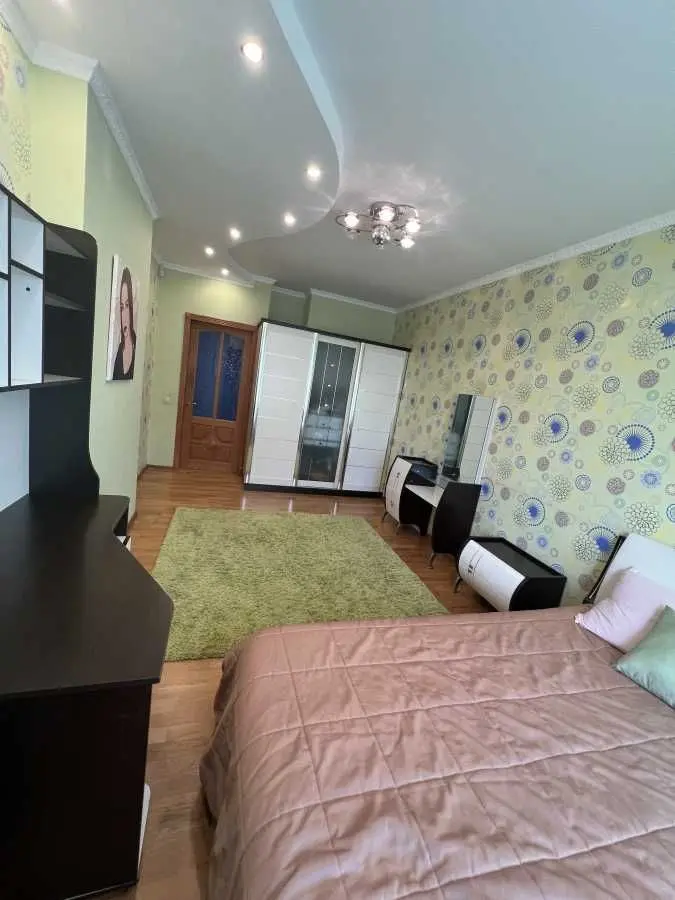 Фото Selling a 4-room apartment, 120 sq.m., Volynska Street  Kyiv, price: 186000 USD, code 5121
