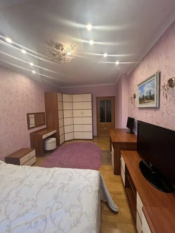 Фото Selling a 4-room apartment, 120 sq.m., Volynska Street  Kyiv, price: 186000 USD, code 5121