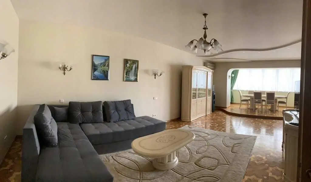 Фото Selling a 4-room apartment, 170 sq.m., Turhenievska Street  Kyiv, price: 400000 USD, code 5122