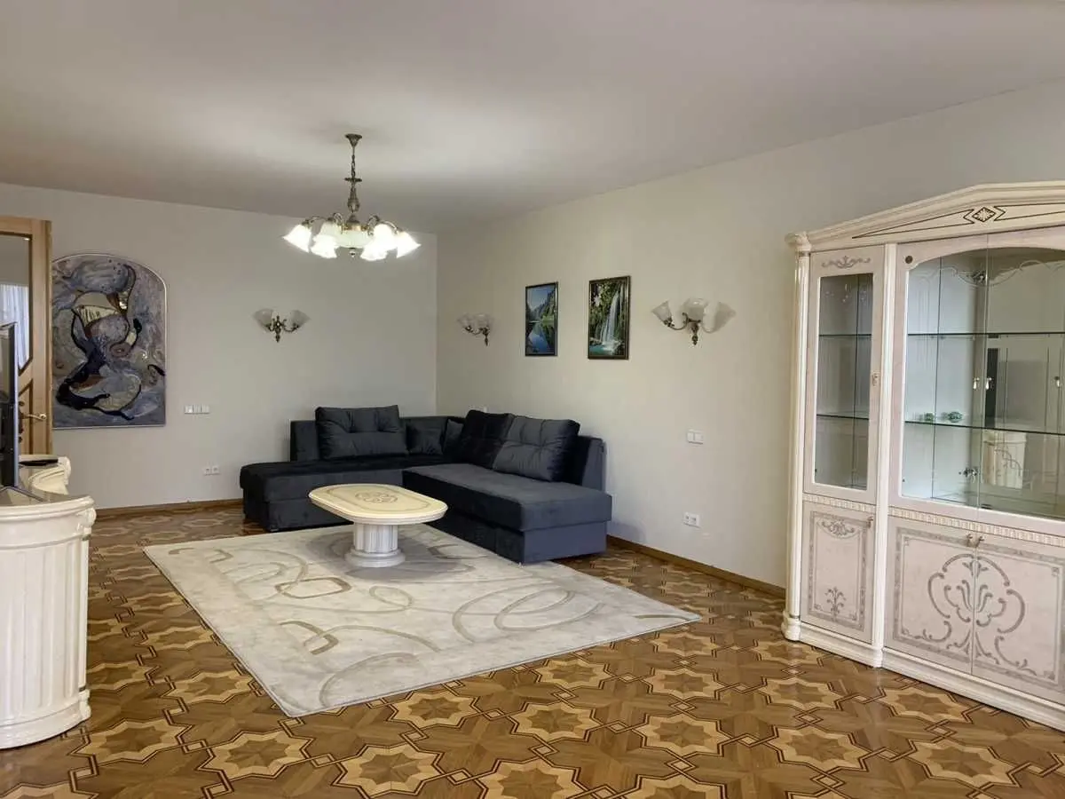 Фото Selling a 4-room apartment, 170 sq.m., Turhenievska Street  Kyiv, price: 400000 USD, code 5122