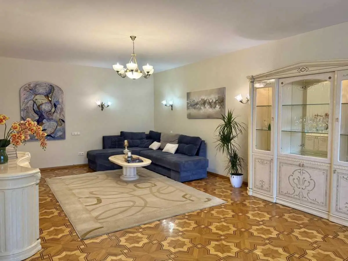 Фото Selling a 4-room apartment, 170 sq.m., Turhenievska Street  Kyiv, price: 400000 USD, code 5122
