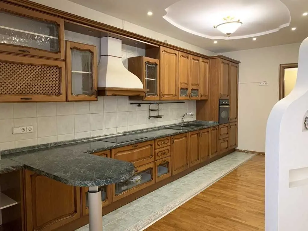 Фото Selling a 4-room apartment, 170 sq.m., Turhenievska Street  Kyiv, price: 400000 USD, code 5122