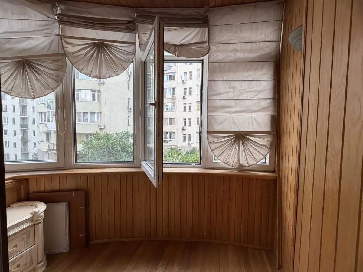 Фото Selling a 4-room apartment, 170 sq.m., Turhenievska Street  Kyiv, price: 400000 USD, code 5122