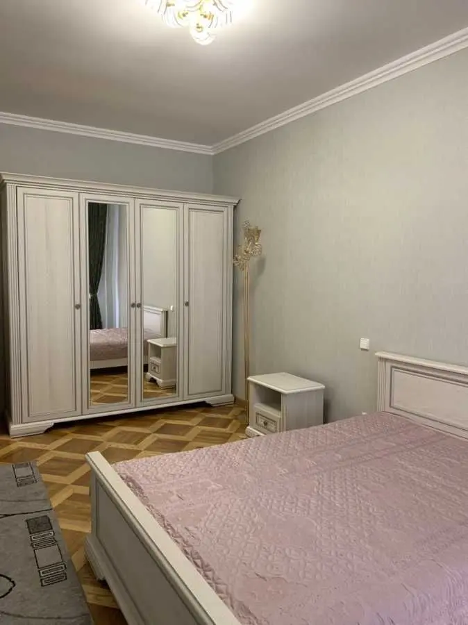 Фото Selling a 4-room apartment, 170 sq.m., Turhenievska Street  Kyiv, price: 400000 USD, code 5122