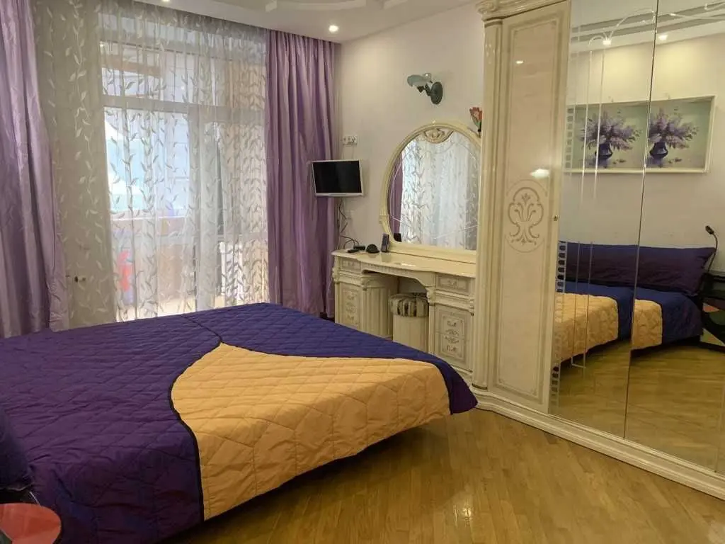 Фото Selling a 4-room apartment, 170 sq.m., Turhenievska Street  Kyiv, price: 400000 USD, code 5122