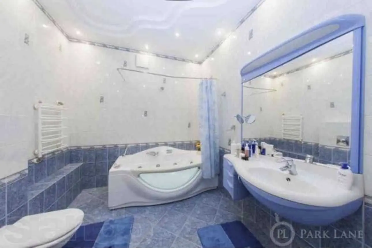 Фото Selling a 4-room apartment, 170 sq.m., Turhenievska Street  Kyiv, price: 400000 USD, code 5122