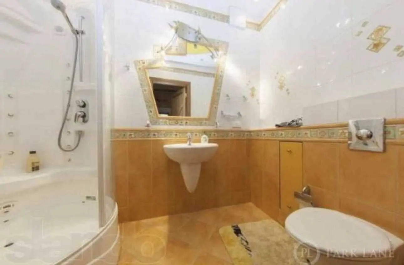Фото Selling a 4-room apartment, 170 sq.m., Turhenievska Street  Kyiv, price: 400000 USD, code 5122
