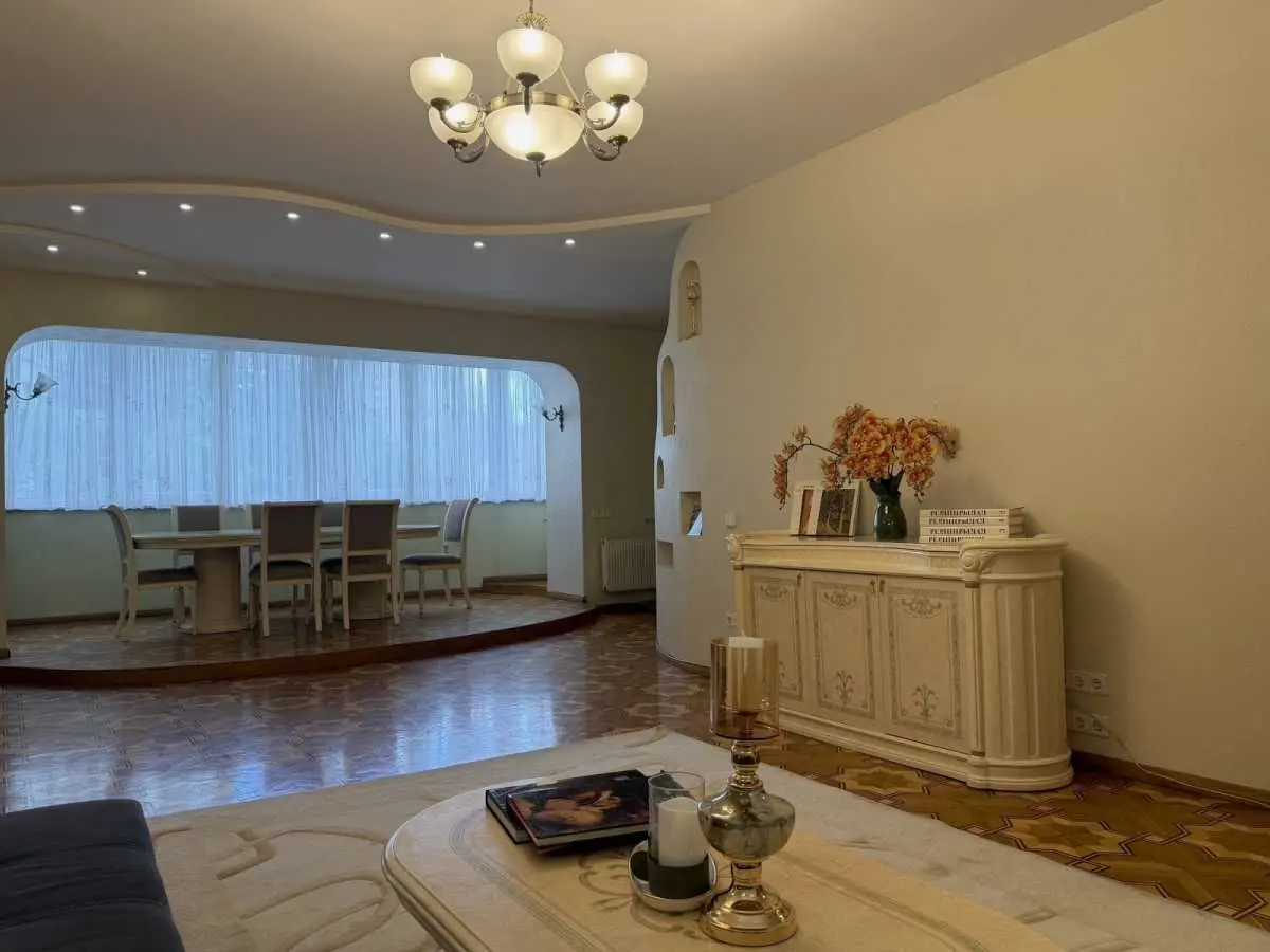 Фото Зняти 4 кімнатну квартиру, Тургенєвська вул.  Київ в довгострокову оренду, ціна: 1350 USD, код 5125