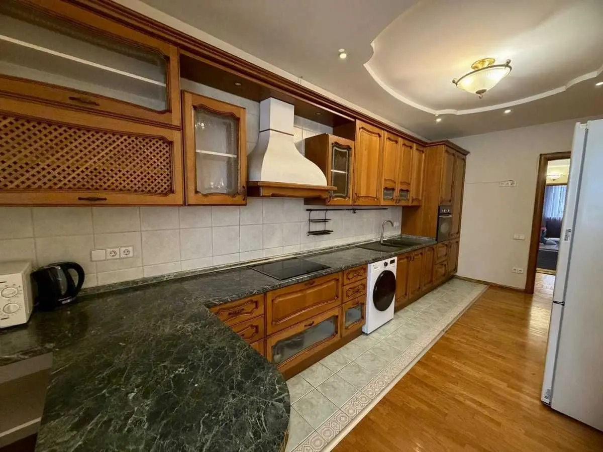 Фото Зняти 4 кімнатну квартиру, Тургенєвська вул.  Київ в довгострокову оренду, ціна: 1350 USD, код 5125
