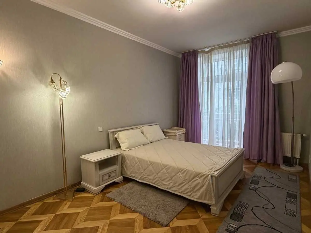 Фото Зняти 4 кімнатну квартиру, Тургенєвська вул.  Київ в довгострокову оренду, ціна: 1350 USD, код 5125