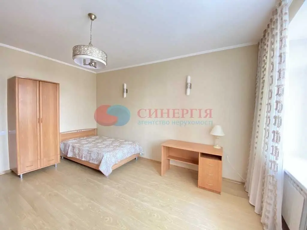 Фото Зняти 4 кімнатну квартиру, Панаса Мирного вул.  Київ в довгострокову оренду, ціна: 1400 USD, код 5127