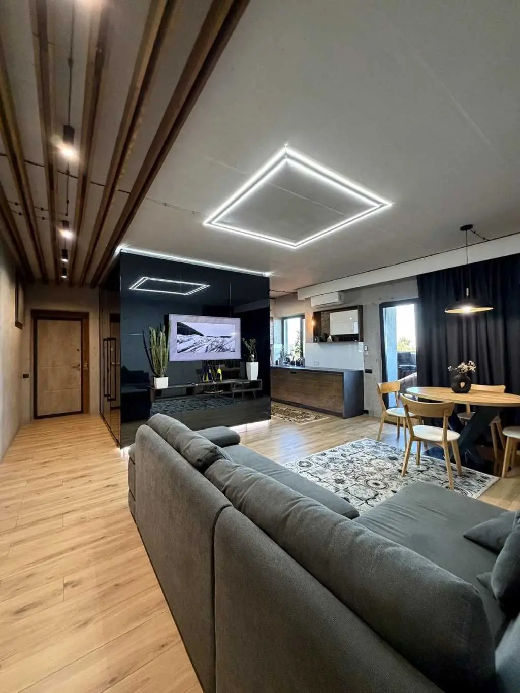 Фото Selling a 2-room apartment, 51 sq.m., Panteleimona Kulisha Street (Palyokhy Street)  Cherkasy, price: 75000 USD, code 5129