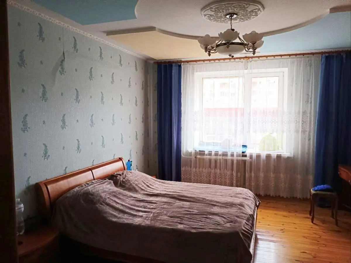 Фото Продаю 2 кімнатну квартиру, 90 кв. м, Миколи Голего вул. (Лебедєва-Кумача)  Київ, ціна: 130000 USD, код 5172