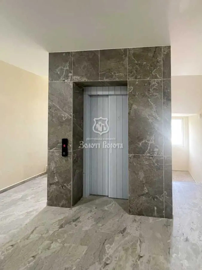 Фото Selling a 1-room apartment, 46.2 sq.m., Andriia Bachynskoho Street  Uzhhorod, price: 86000 USD, code 5174