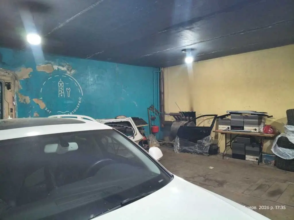 Фото Продаю паркінг, гараж, 168 кв. м, Пухівська вул.  Київ, ціна: 18000 UAH, код 5242
