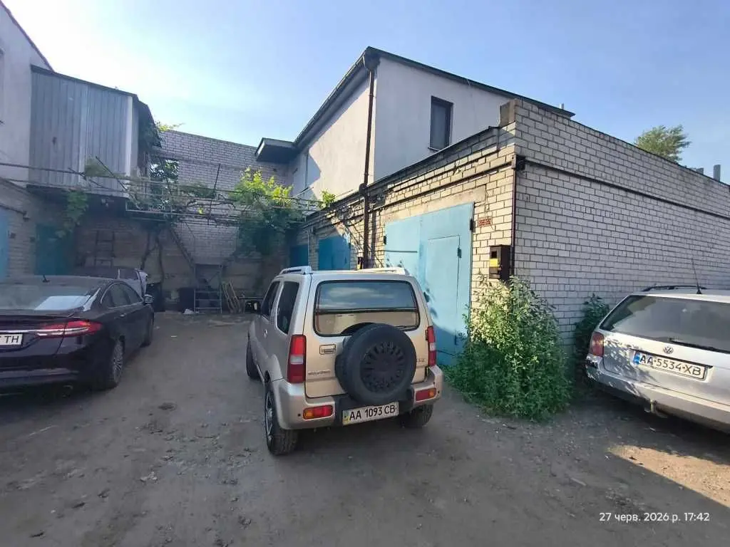 Фото Продаю паркінг, гараж, 168 кв. м, Пухівська вул.  Київ, ціна: 18000 UAH, код 5242