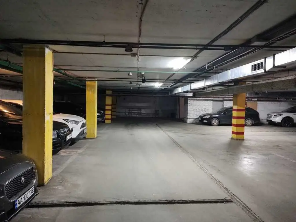 Фото Продаю паркінг, гараж, 19 кв. м, Кубанської України вул. (Маршала Жукова)  Київ, ціна: 16000 USD, код 5243