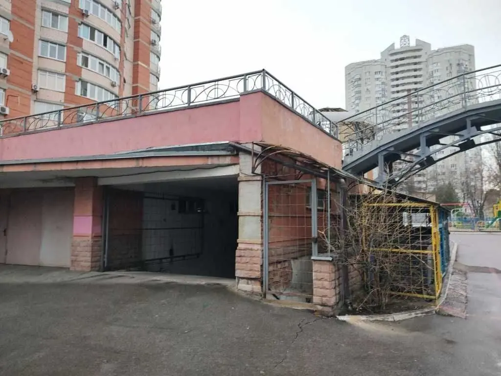 Фото Продаю паркінг, гараж, 19 кв. м, Кубанської України вул. (Маршала Жукова)  Київ, ціна: 16000 USD, код 5243