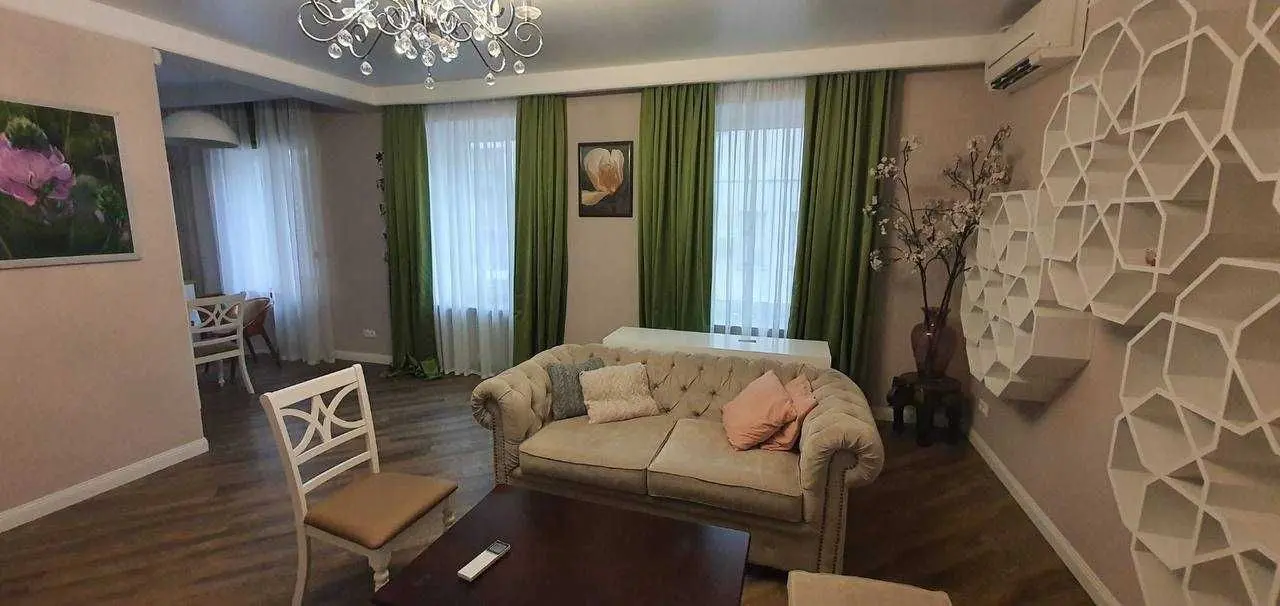 Фото Зняти 3 кімнатну квартиру, Ярославів Вал вул.  Київ в довгострокову оренду, ціна: 1400 USD, код 5255