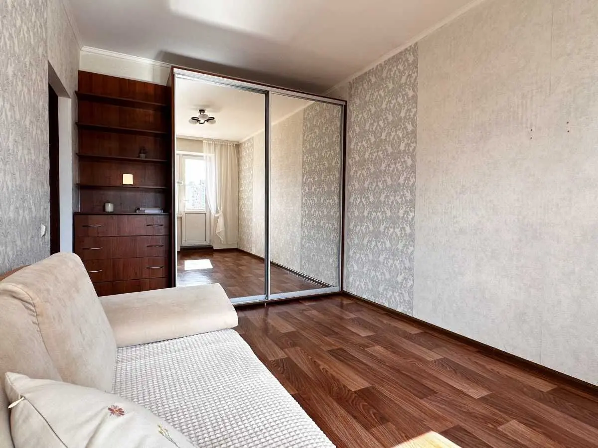 Фото Selling a 1-room apartment, 33 sq.m., Petra Hryhorenka Avenue  Kyiv, price: 50000 USD, code 5256