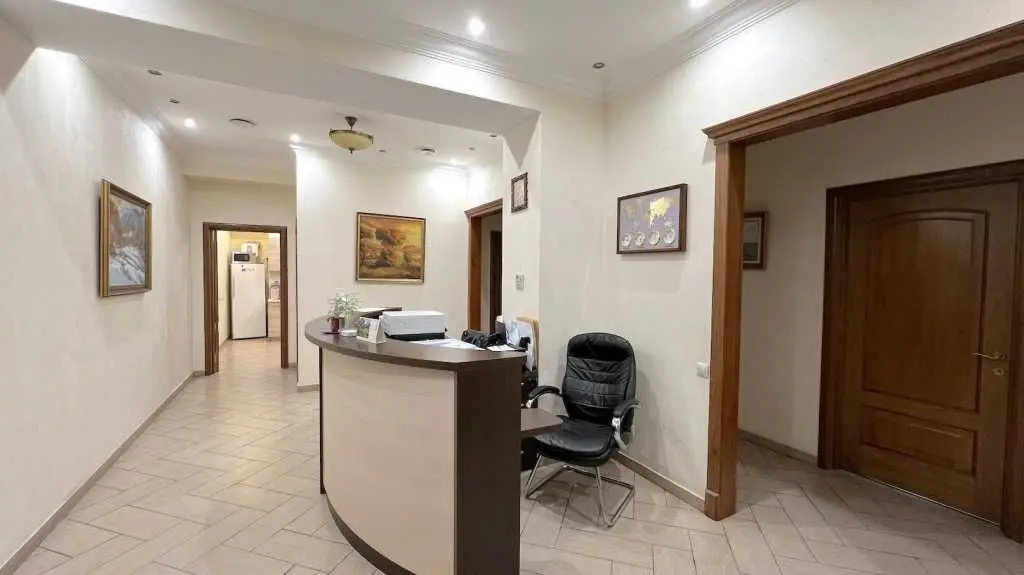 Фото Продаю офис, 7352 кв. м, Львовская пл.  Киев, цена: 10000000 USD, код 5259