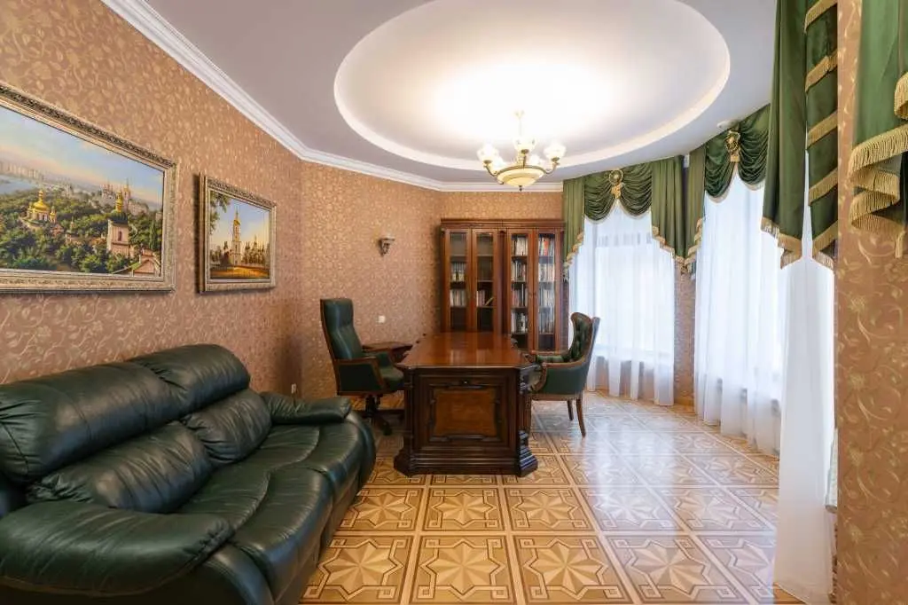 Фото Продаю будинок, 503 кв. м, Стоянка, ціна: 799000 $, код 5261