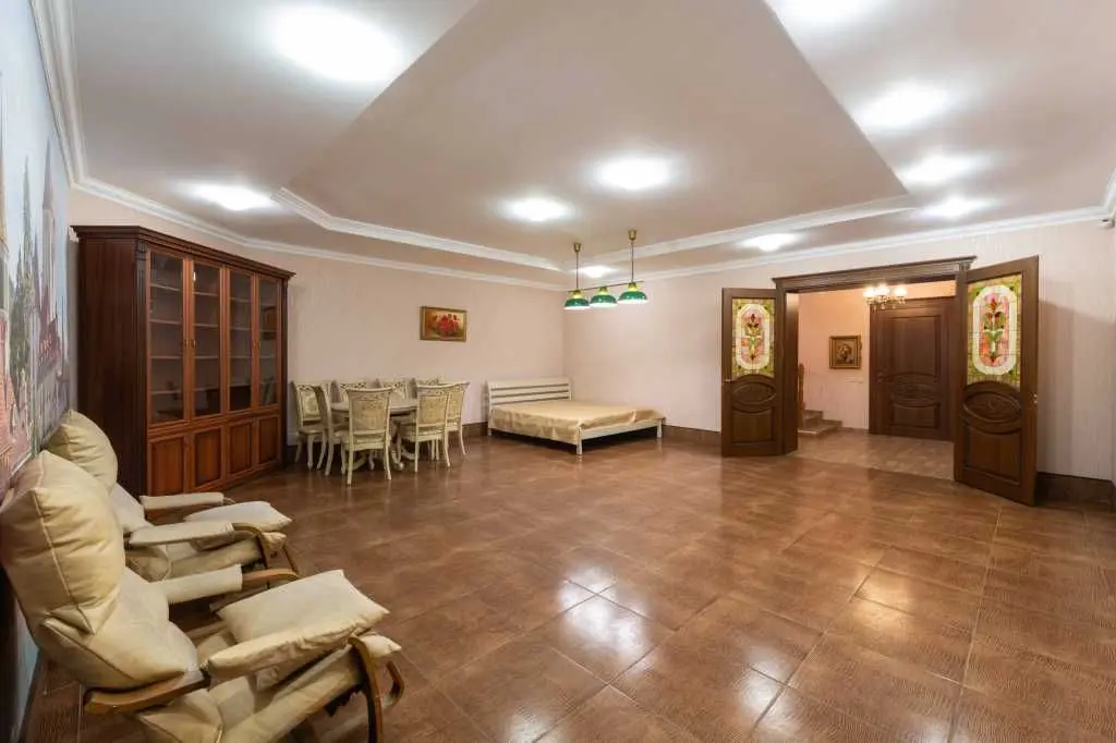 Фото Продаю будинок, 503 кв. м, Стоянка, ціна: 799000 $, код 5261