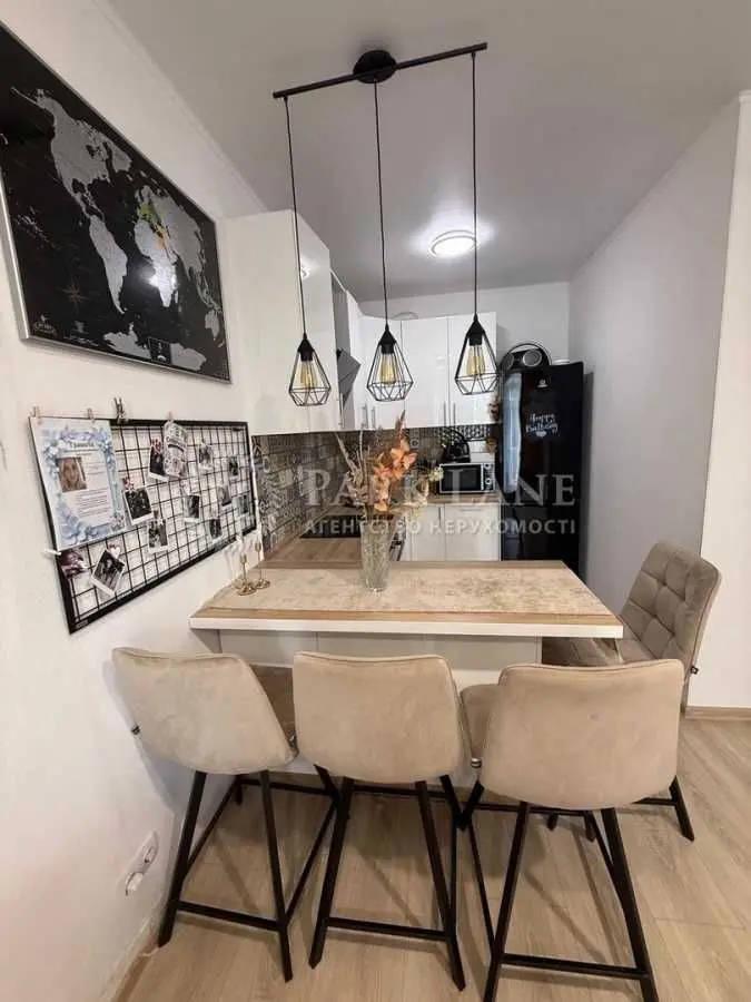 Фото Продаю 1-комнатную квартиру, 42 кв. м, Регенераторная ул.  Киев, цена: 98000 USD, код 5278