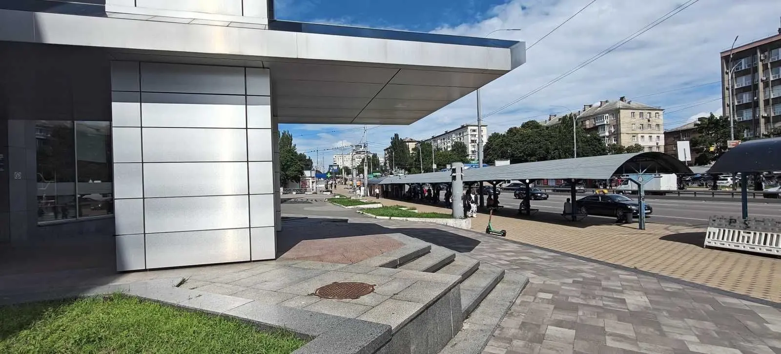 Фото Оренда торгівельної площі, Миколи Міхновського бульв. (Дружби Народів) 30а Київ в довгострокову оренду, ціна: 500 UAH, код 5281