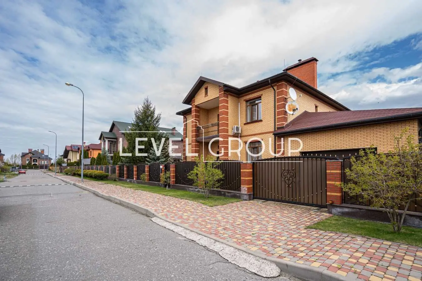 Фото Продаю дом, 419.5 кв. м, Радунская ул.  Киев, цена: 415000 USD, код 5294