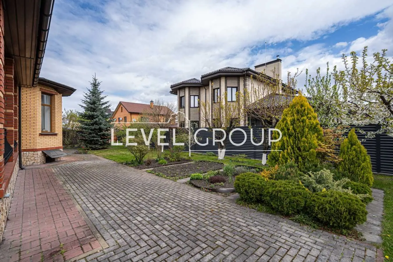 Фото Продаю дом, 419.5 кв. м, Радунская ул.  Киев, цена: 415000 USD, код 5294
