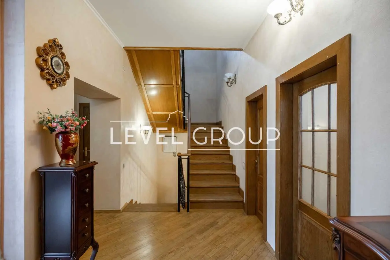 Фото Продаю дом, 419.5 кв. м, Радунская ул.  Киев, цена: 415000 USD, код 5294