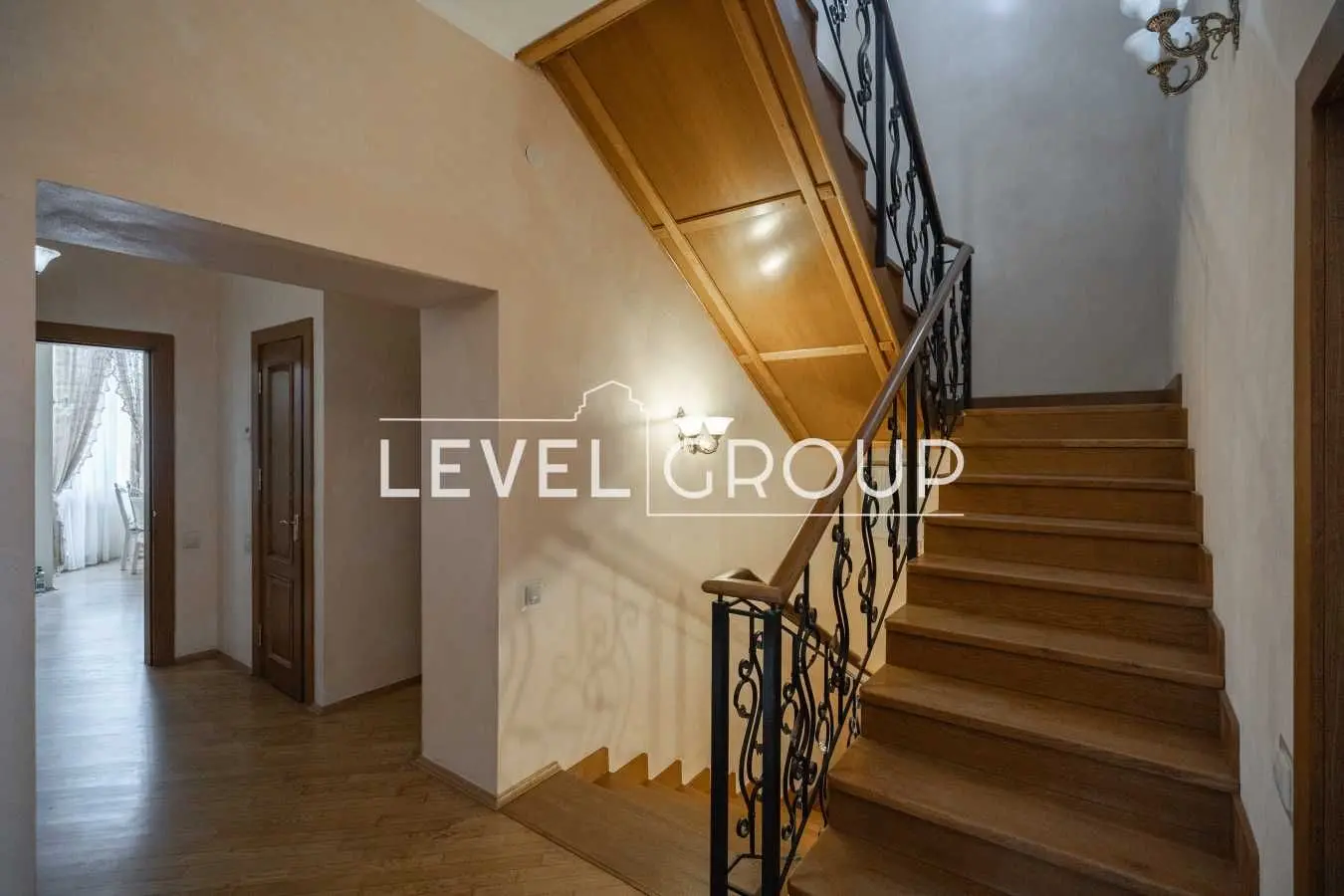 Фото Продаю дом, 419.5 кв. м, Радунская ул.  Киев, цена: 415000 USD, код 5294