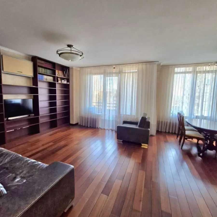 Фото Selling a 3-room apartment, 134 sq.m., Zhylianska Street  Kyiv, price: 380000 USD, code 5302