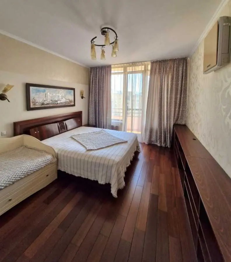 Фото Selling a 3-room apartment, 134 sq.m., Zhylianska Street  Kyiv, price: 380000 USD, code 5302