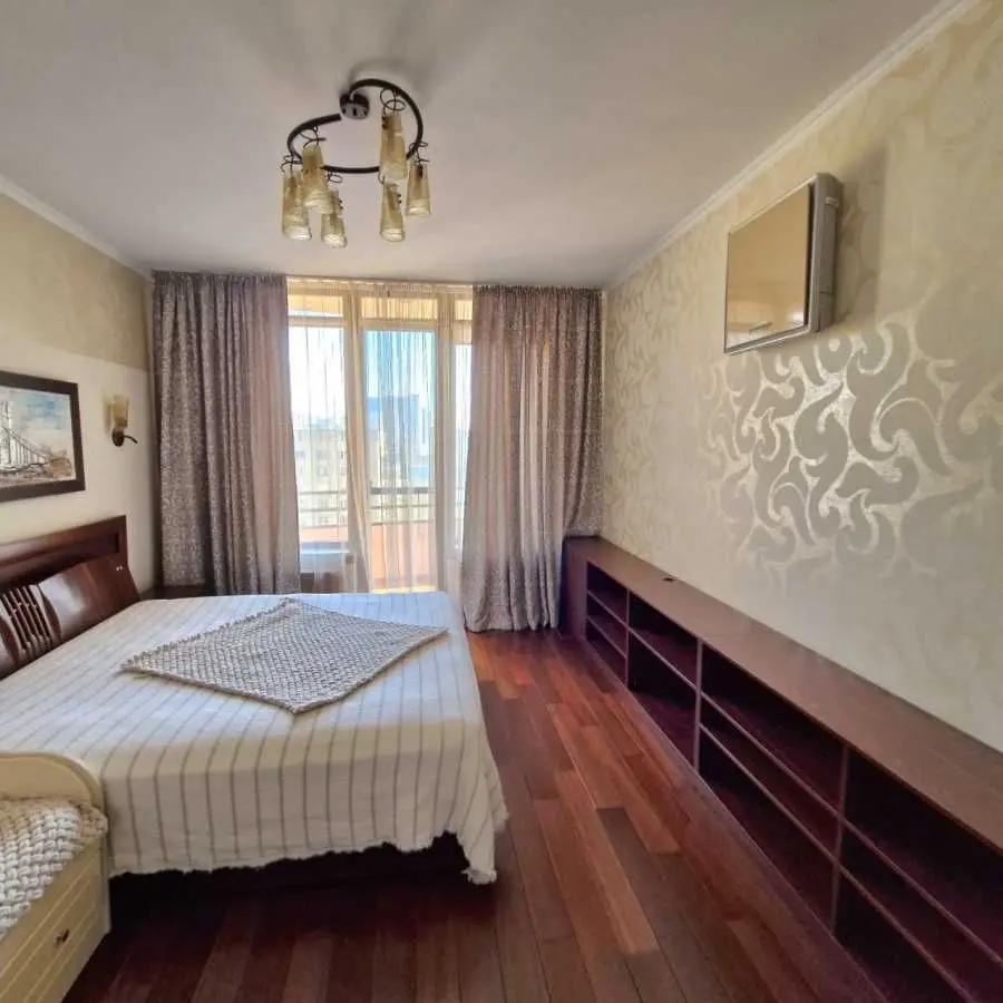 Фото Selling a 3-room apartment, 134 sq.m., Zhylianska Street  Kyiv, price: 380000 USD, code 5302