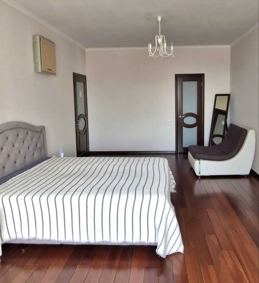 Фото Selling a 3-room apartment, 134 sq.m., Zhylianska Street  Kyiv, price: 380000 USD, code 5302