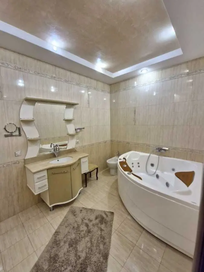 Фото Selling a 3-room apartment, 134 sq.m., Zhylianska Street  Kyiv, price: 380000 USD, code 5302