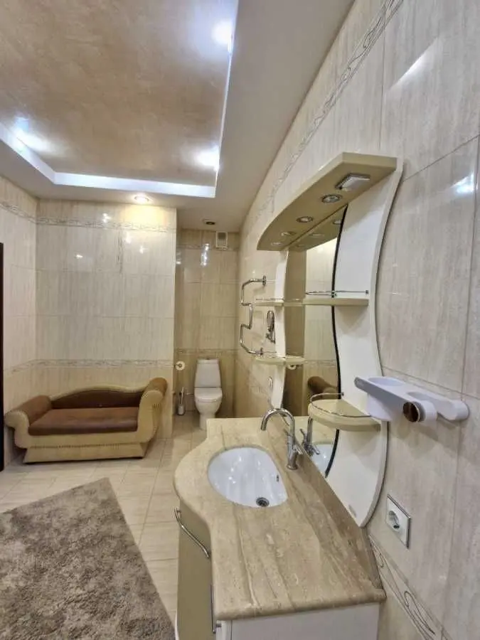 Фото Selling a 3-room apartment, 134 sq.m., Zhylianska Street  Kyiv, price: 380000 USD, code 5302