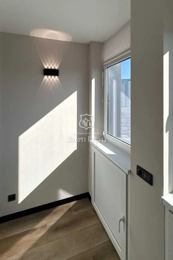 Фото Selling a 1-room apartment, 53 sq.m., Beresteiska Avenue (Peremohy Avenue)  Kyiv, price: 112000 USD, code 5328