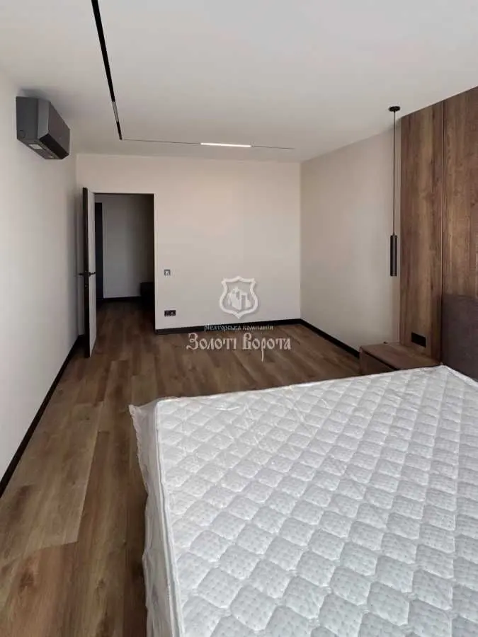 Фото Selling a 1-room apartment, 53 sq.m., Beresteiska Avenue (Peremohy Avenue)  Kyiv, price: 112000 USD, code 5328