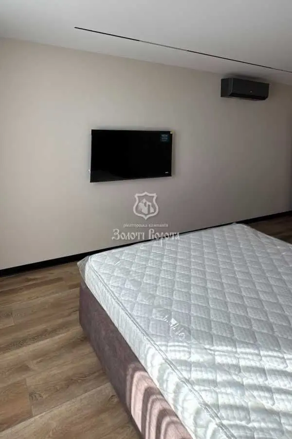 Фото Selling a 1-room apartment, 53 sq.m., Beresteiska Avenue (Peremohy Avenue)  Kyiv, price: 112000 USD, code 5328