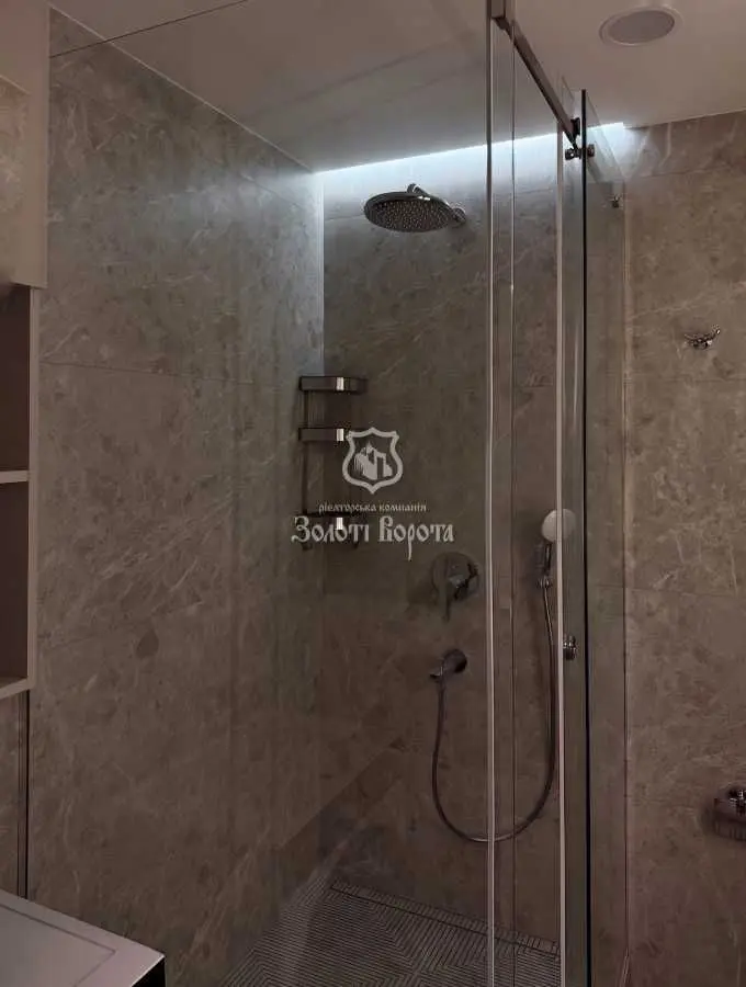 Фото Selling a 1-room apartment, 53 sq.m., Beresteiska Avenue (Peremohy Avenue)  Kyiv, price: 112000 USD, code 5328